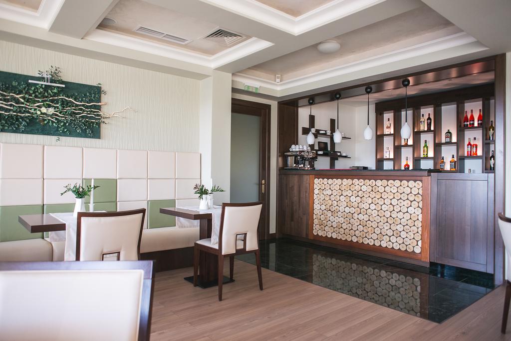 Hotel Relax Craiova Ngoại thất bức ảnh